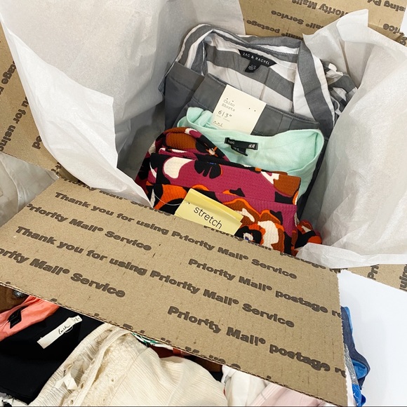 Reseller Mystery Boxes 10 items $30 - Picture 4 of 5